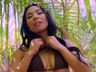 Perfect big ass Filipina MILF Jada Kai