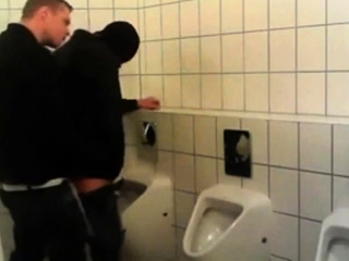 meet up and bareback in a public barthroom
